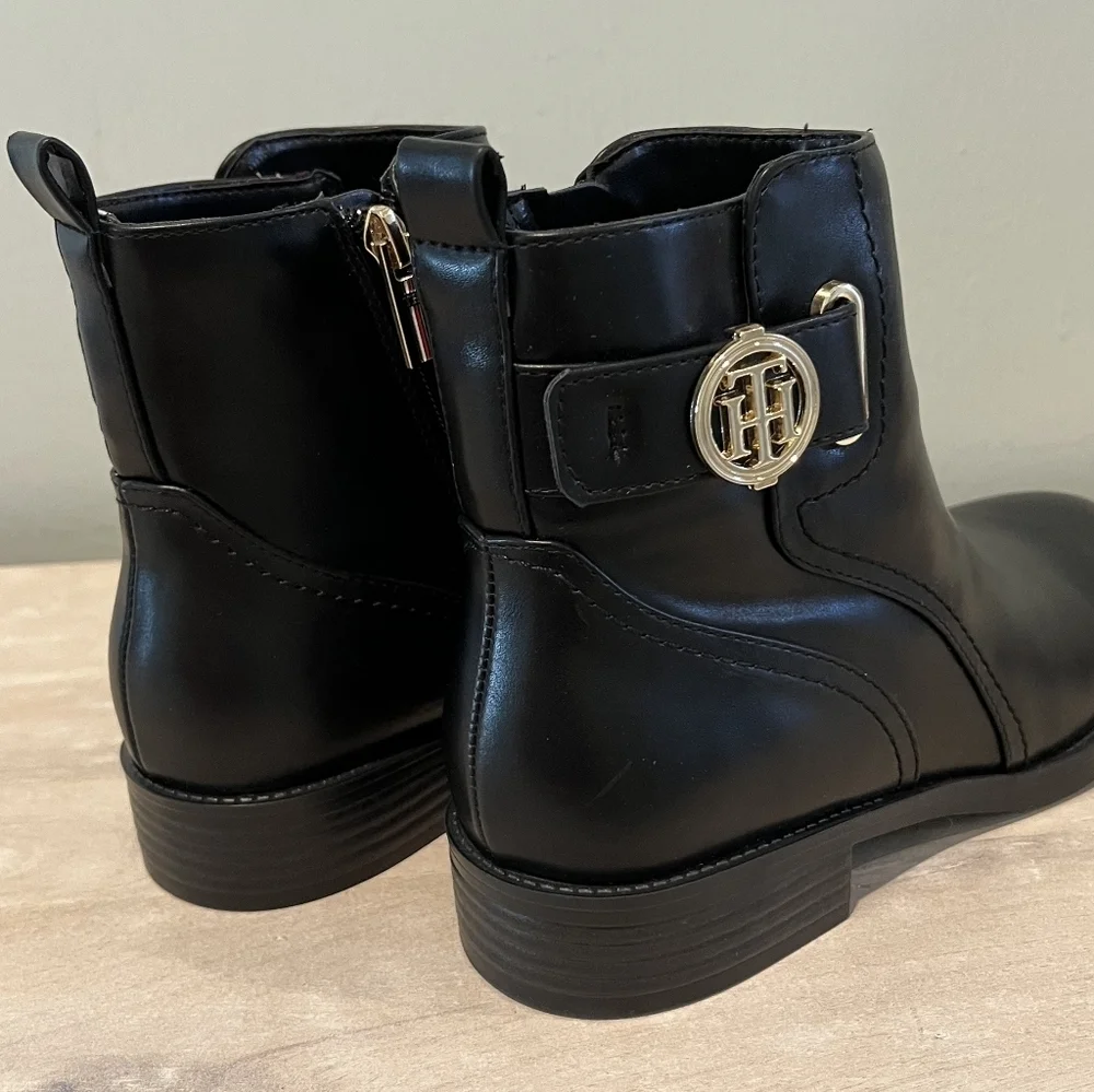 Tommy Hilfiger Rezin 2 Black Boots in Size 7 New Without Box‎